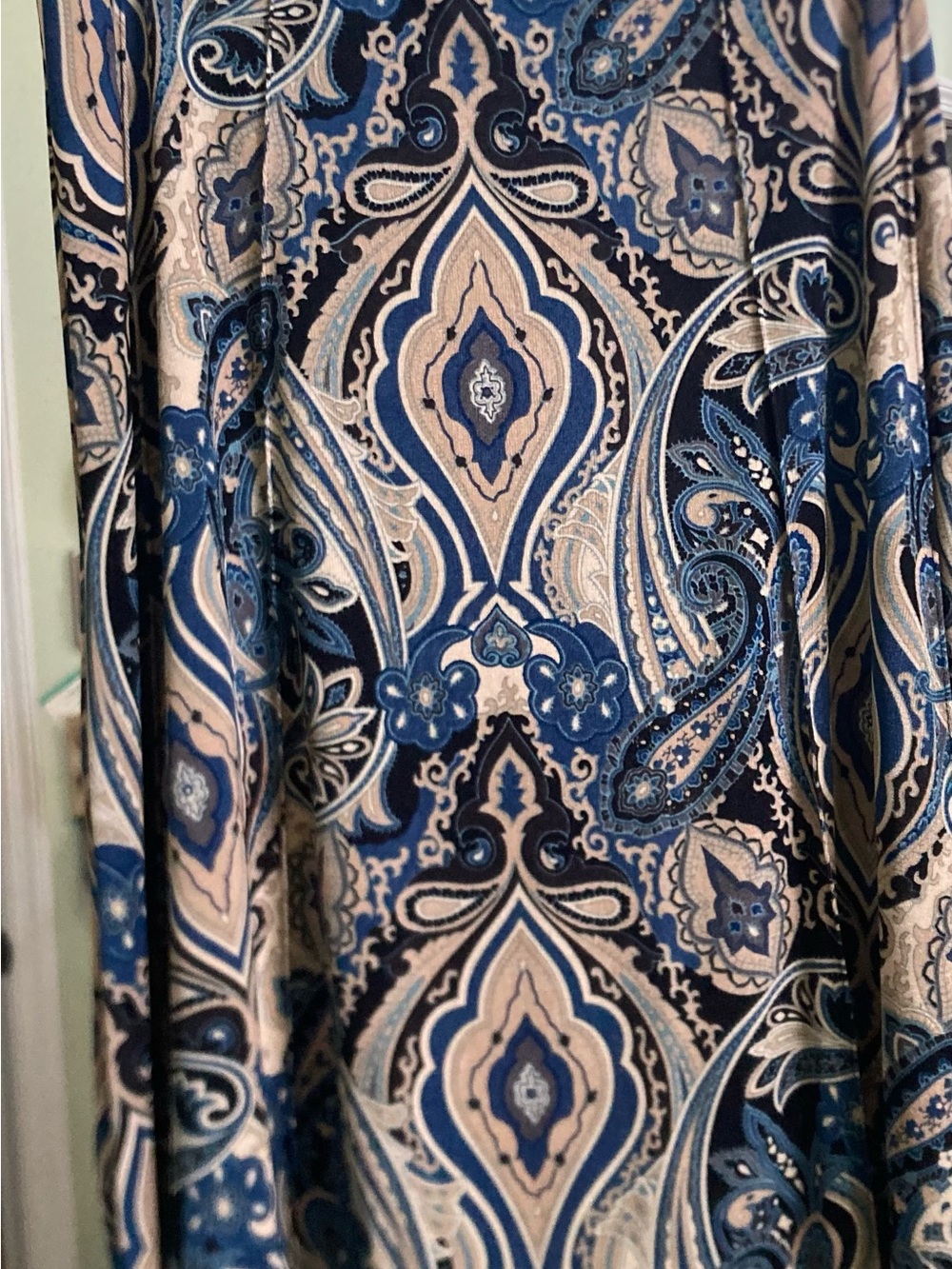 Jaclyn Smith Blue and Cream Paisley A-Line Skirt size large. 26” length. soft